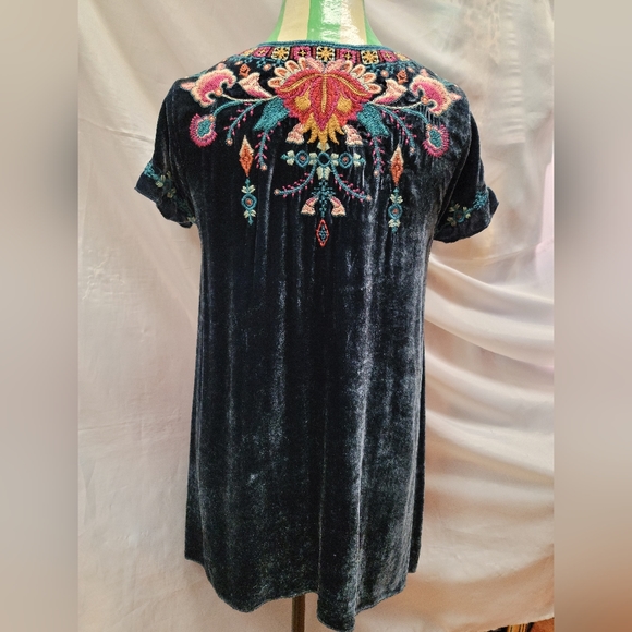 Johnny Was Velvet Top - Picture 3 of 6